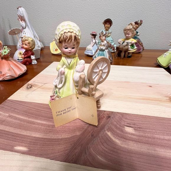 Josef Originals Rare COLONIAL DAYS SERIES, Girl in Green Spinning Wheel Figurine - Picture 9 of 10